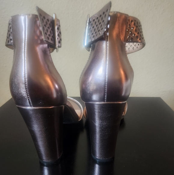 Shoes - Picture 4 of 4